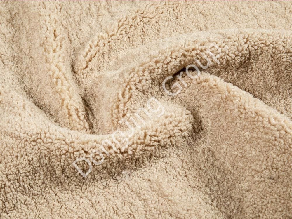 Vải lông thú giả Deep Apricot Granule Wool nâng cao phong cách thời trang của hàng dệt gia dụng như thế nào?