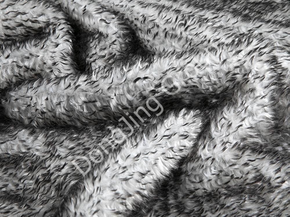 Tấm đế con lăn nhọn 9KZ0035-Đen được in bằng len giả cùng màu faux fur fabric