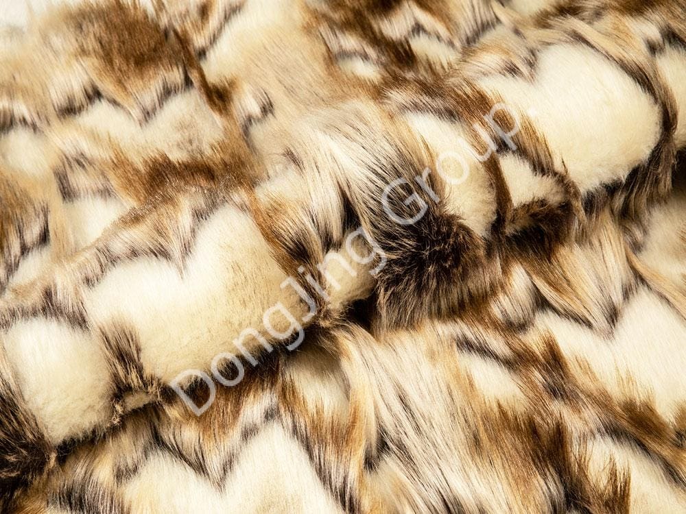 9W1150-Thỏ nhọn nhuộm nâu và trắng faux fur fabric