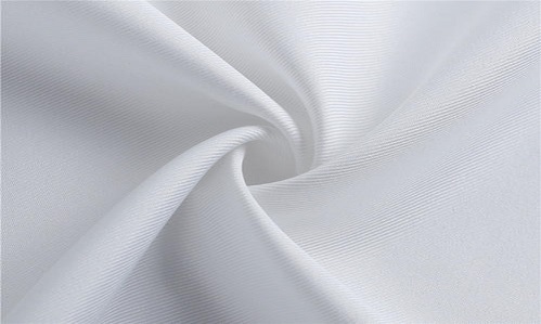 Nêu ứng dụng và đặc điểm của vải polyester?